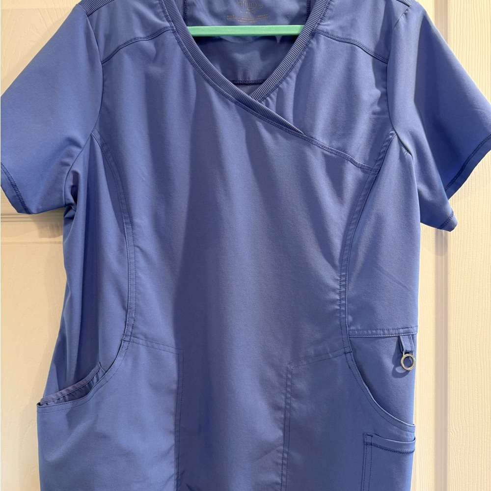Cherokee Infinity scrub top XL